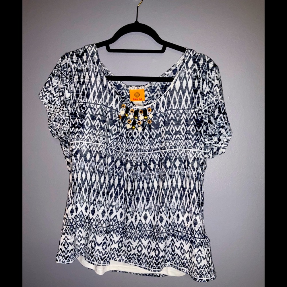 Black and white design short sleeve